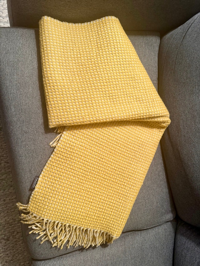 Waffle Weave Throw Blanket – Mustard Yellow, Great Condition - photo 4