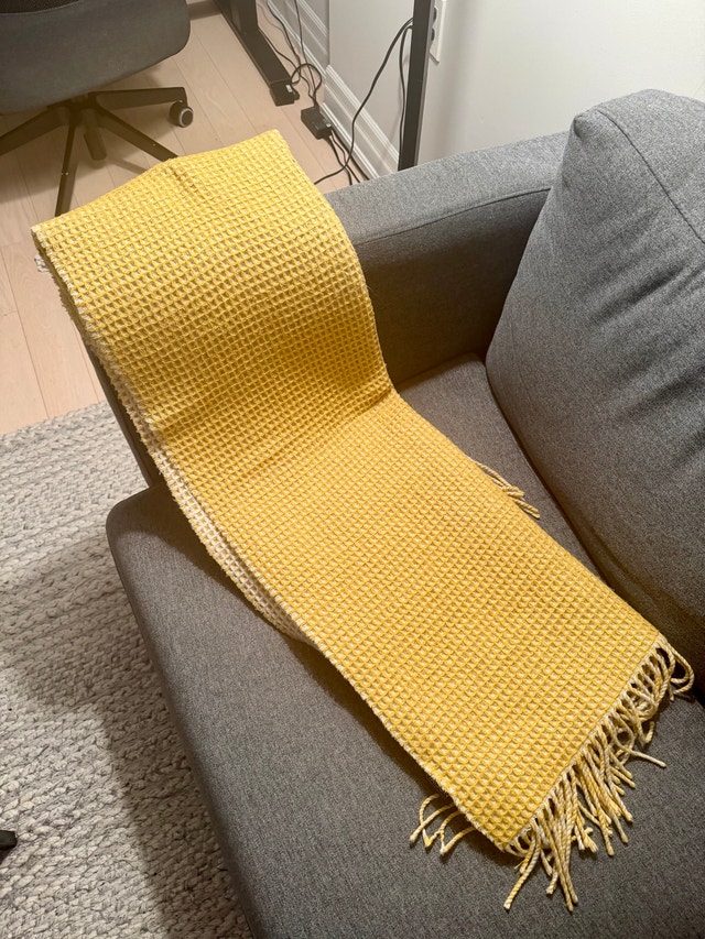 Waffle Weave Throw Blanket – Mustard Yellow, Great Condition - photo 5