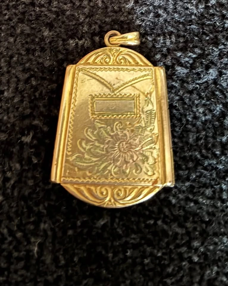 Vintage Gold-Toned Book Shaped Photo Locket Pendant - photo 3