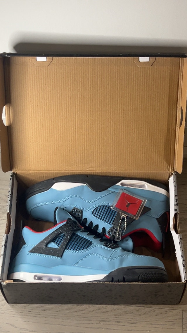 Jordan 4 Travis Scott