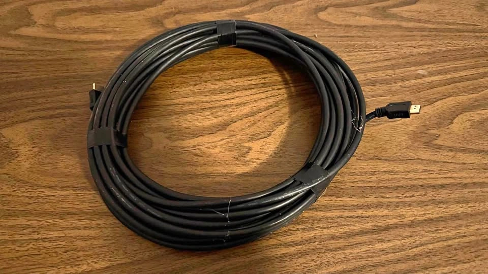 Display port cable and coaxial cable bundle