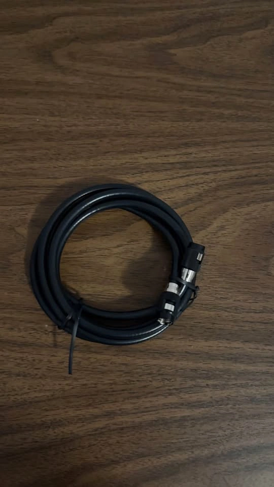 Display port cable and coaxial cable bundle - photo 2