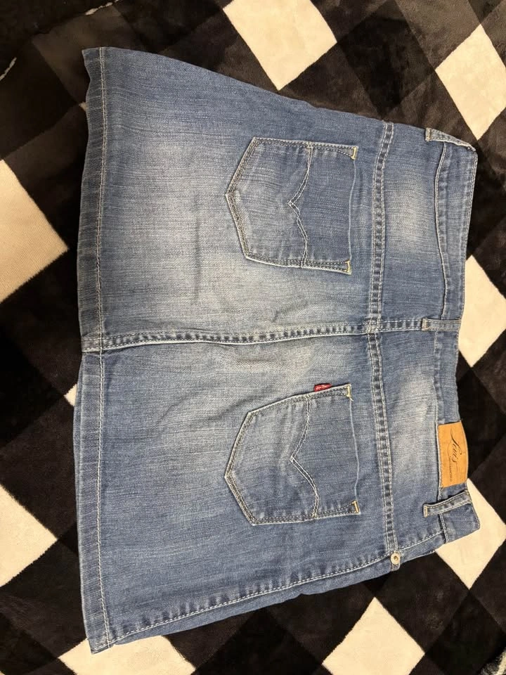 Levi’s Mini Skirt - photo 2