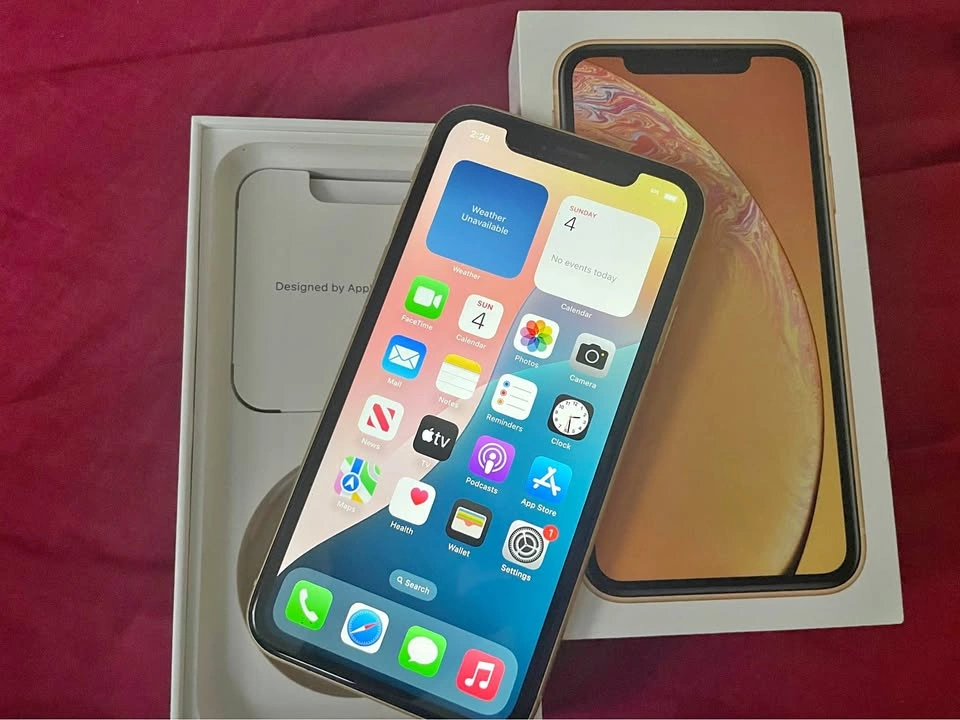 Apple iPhone XR 128GB Yellow 87% Battery
