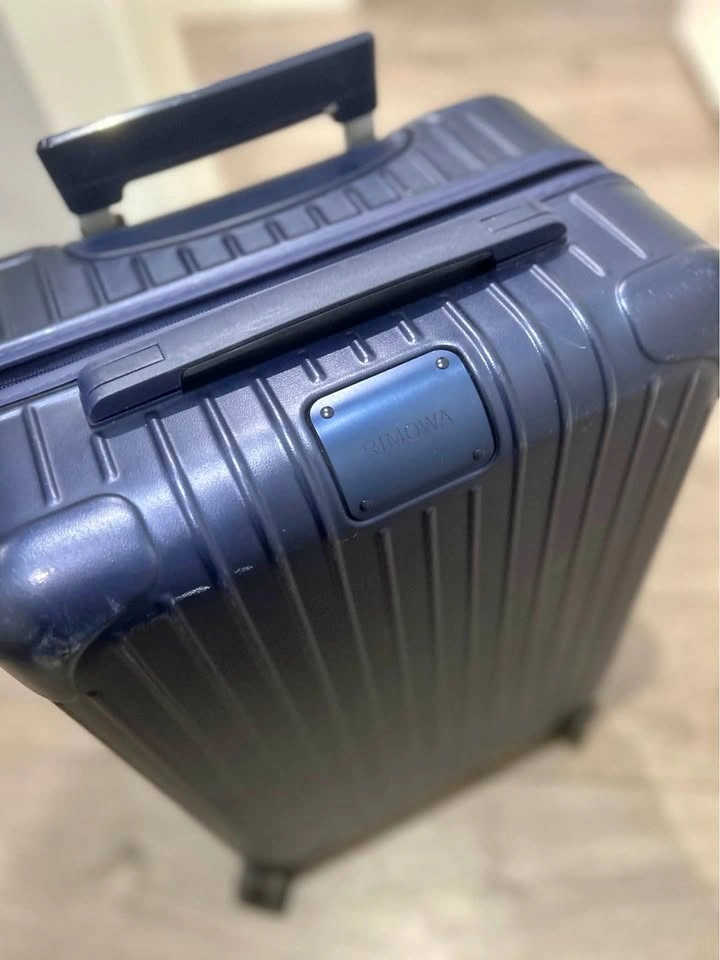 Rimowa dark blue carry on Essential/Salsa series