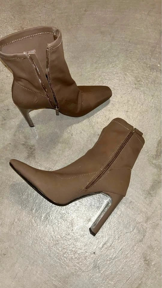 Zara heels size us 7 women’s mint condition