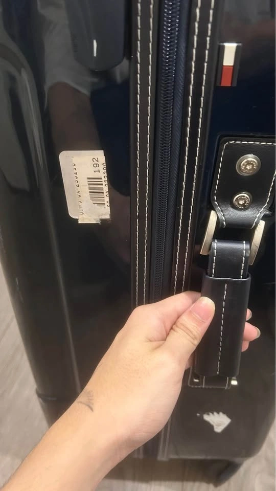 Tommy Hilfiger big travel luggage suitcase - photo 4