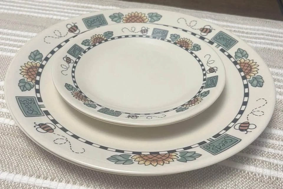 Vintage Corelle "Sunblossoms" 4-Piece Plate Set – Made in USA - photo 2