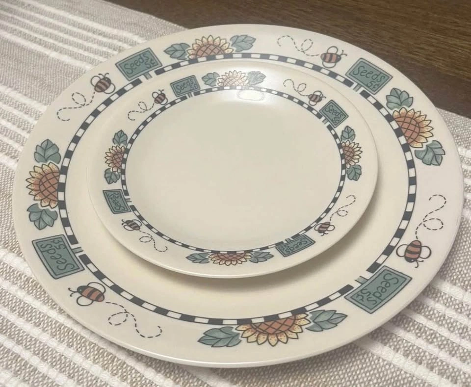Vintage Corelle "Sunblossoms" 4-Piece Plate Set – Made in USA - photo 3