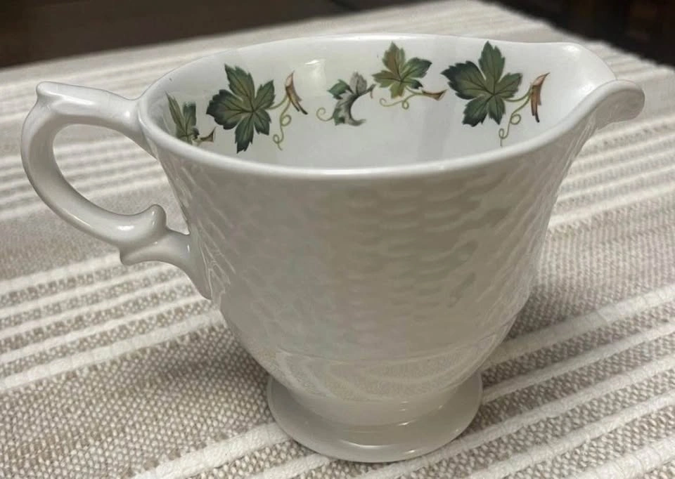 Vintage Marlborough Old English Ironstone Concord Creamer & Suga - photo 3