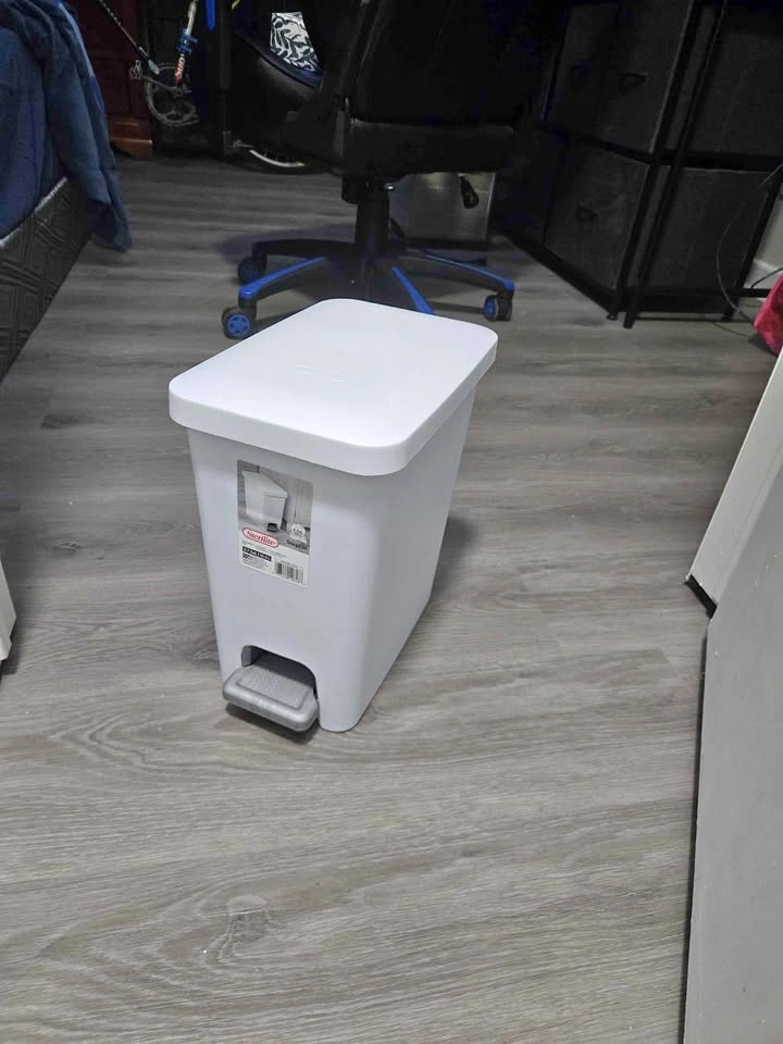 Mini garbage can / bathroom garbage