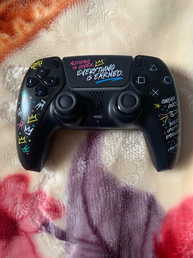 DualSense Lebron James Limited Edition PS5 Controller - photo 3