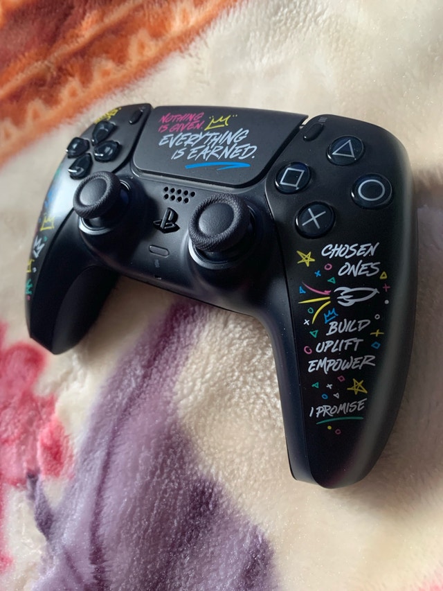 DualSense Lebron James Limited Edition PS5 Controller - photo 5