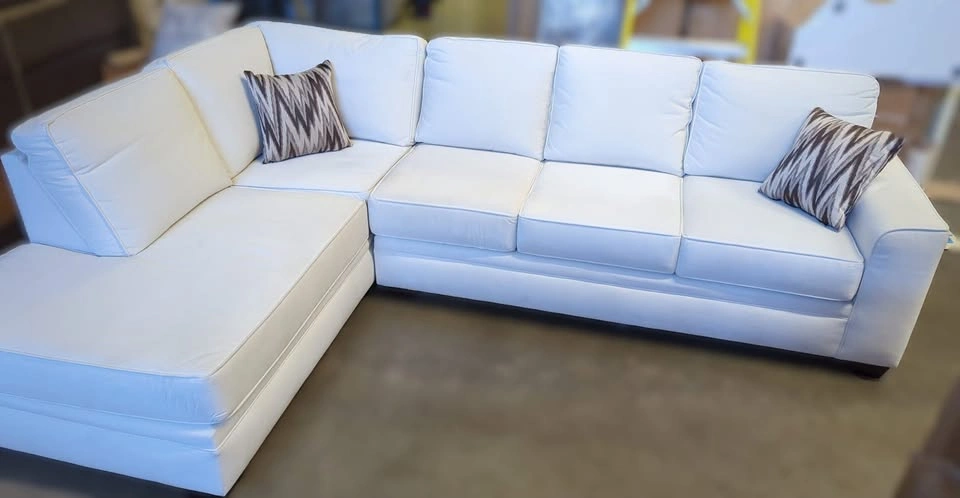 Sectional Sofa in Cream fabric *BRAND NEW* - photo 2