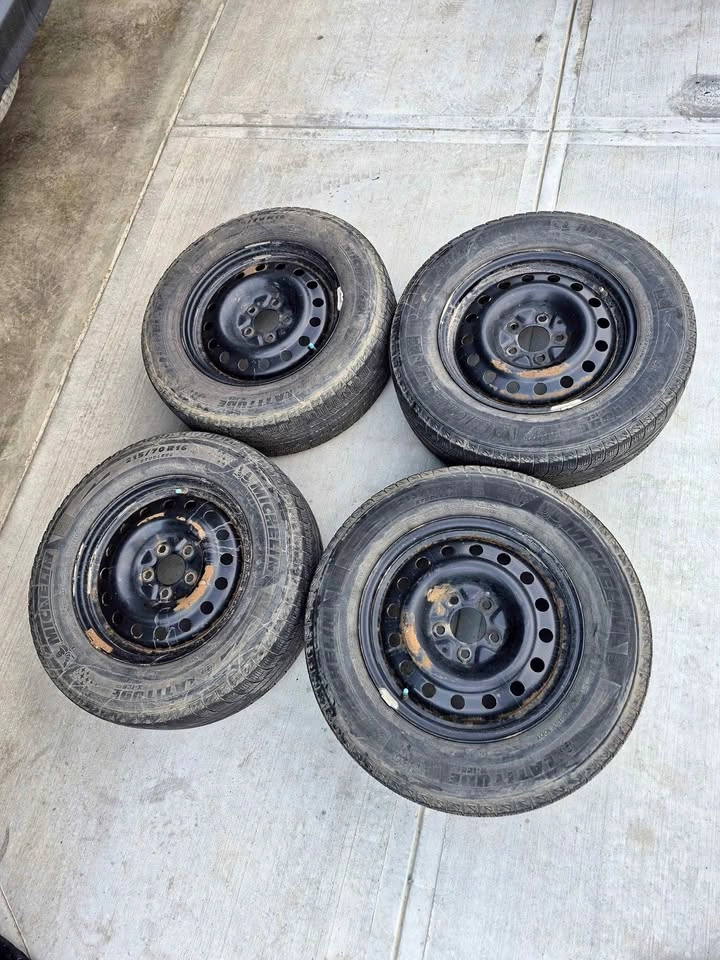 2009 Mitsubishi Outlander LS Rims (215/70/R16)