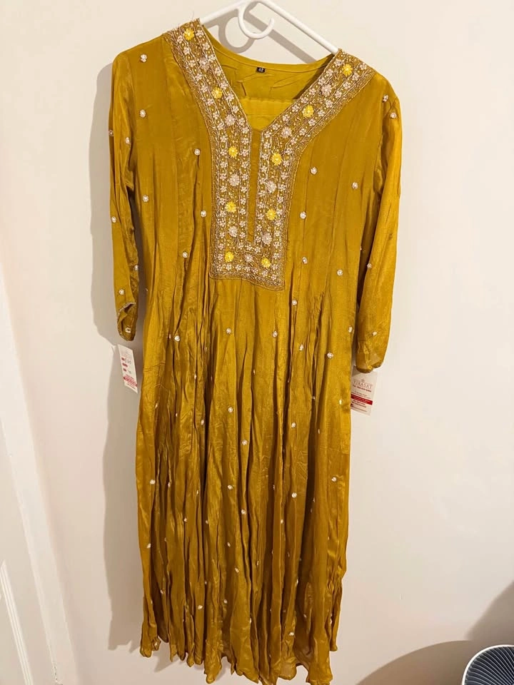 Brand new Pakistani dress in M size