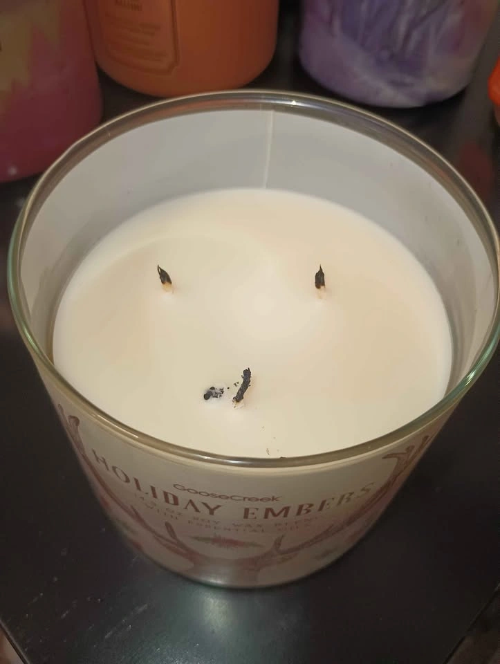 GooseCreek Holiday Embers Candle - photo 2