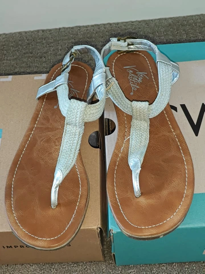 Women Casual Flat Summer Buckle Strap Thong Sandals - Size 7.5 - photo 2