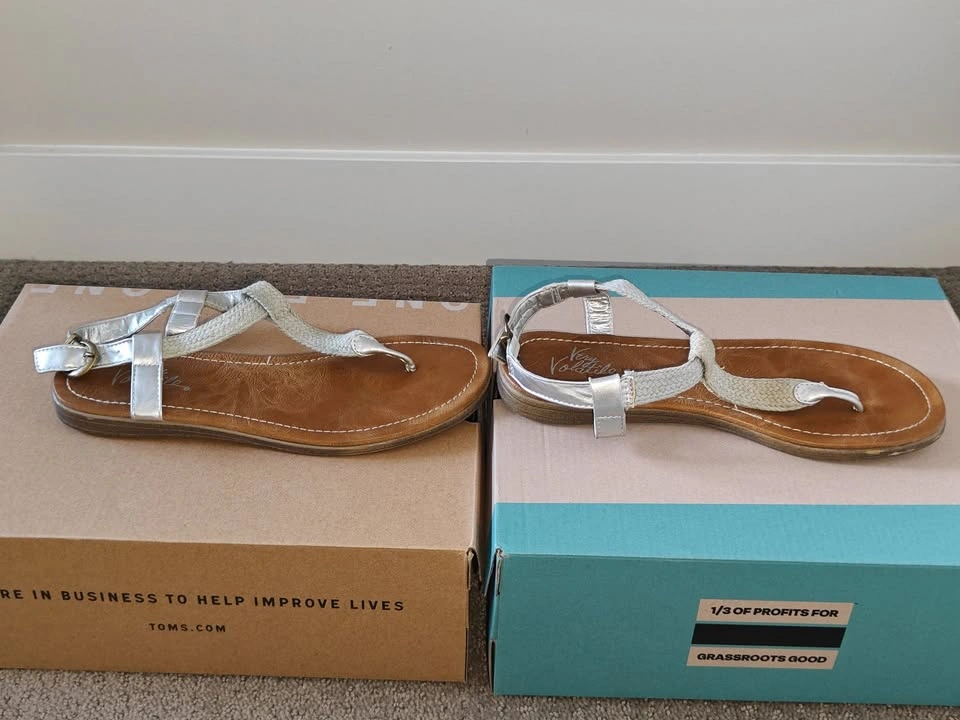 Women Casual Flat Summer Buckle Strap Thong Sandals - Size 7.5 - photo 3