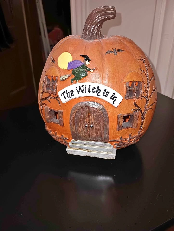 Witches INN Pumpkin