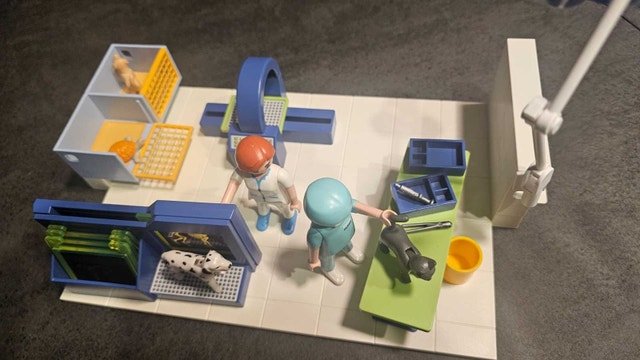 Playmobil 4346 Vet Operating Room - photo 3
