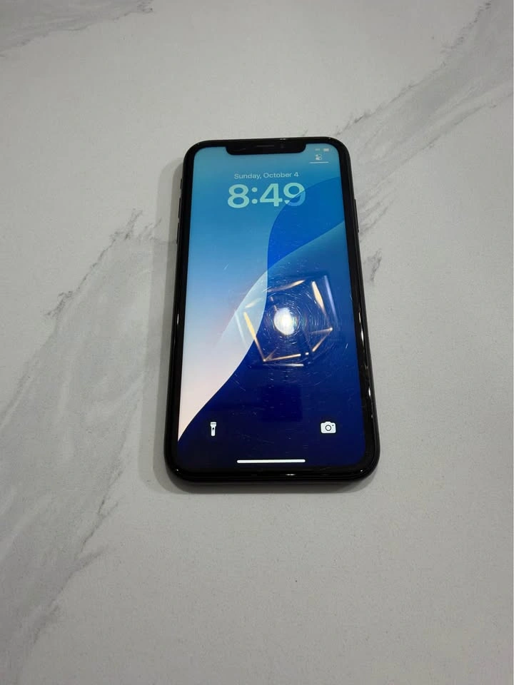 iPhone XR - photo 3
