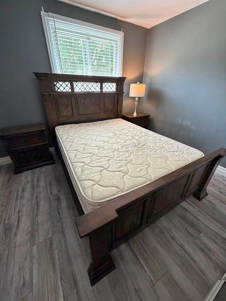 Mahogany Solid Wood Queen Bed with Two Nightstands