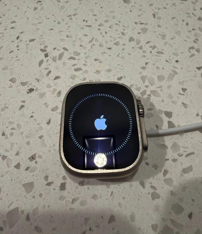 Apple Watch Ultra 49mm (1st Gen) - photo 2