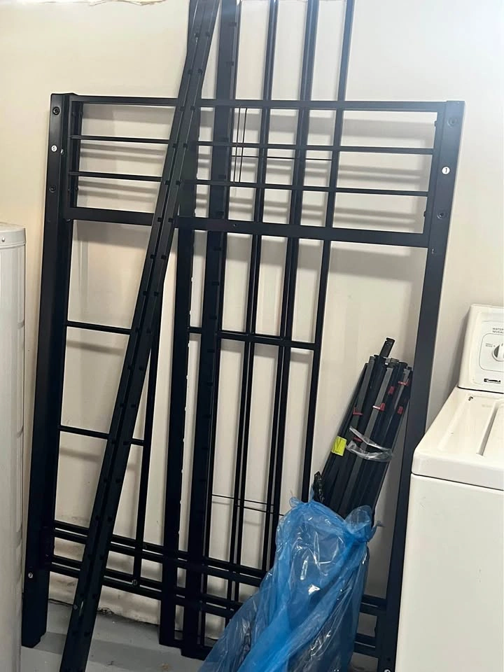 Metal single bunk bed