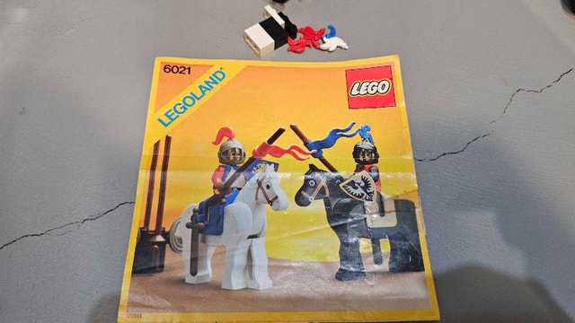 LEGO Castle 6021 Jousting Knights - photo 2