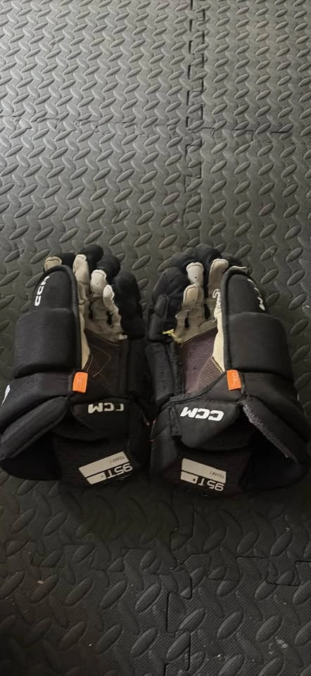 Ccm 95T gloves size 13” - photo 2