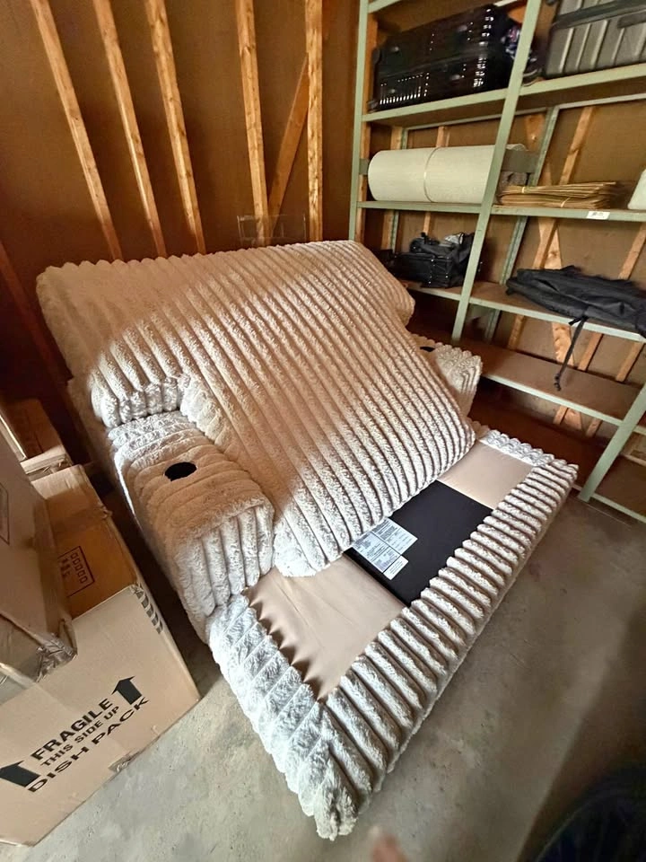 Ashley Furniture Stupendous Oversized Chaise – Alloy