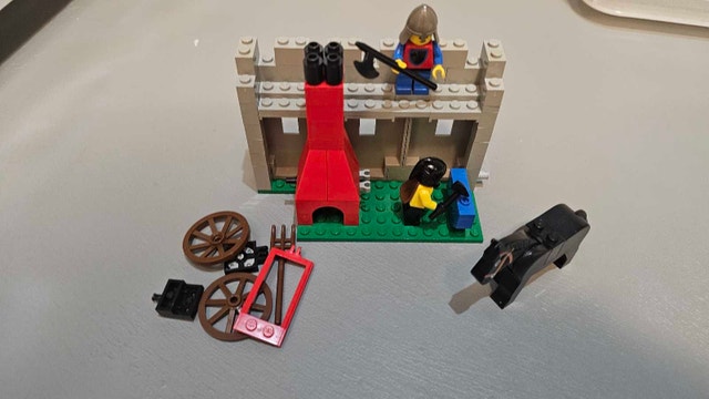 LEGO Blacksmith Shop 6040
