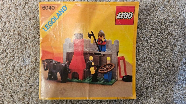 LEGO Blacksmith Shop 6040 - photo 3
