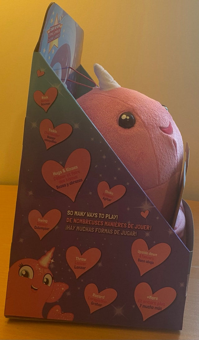 Fingerlings HUGS Rachael Interactive Narwhal Plush by WowWee - photo 3