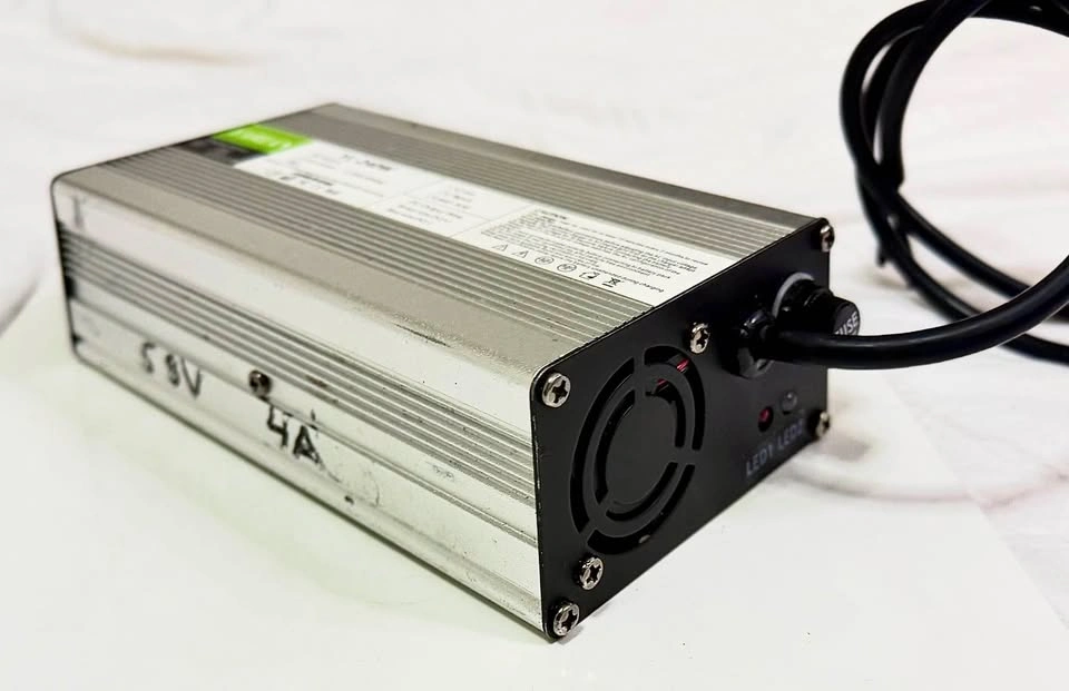 Yarlan YL-240W Battery Charger 58V-4A - photo 4