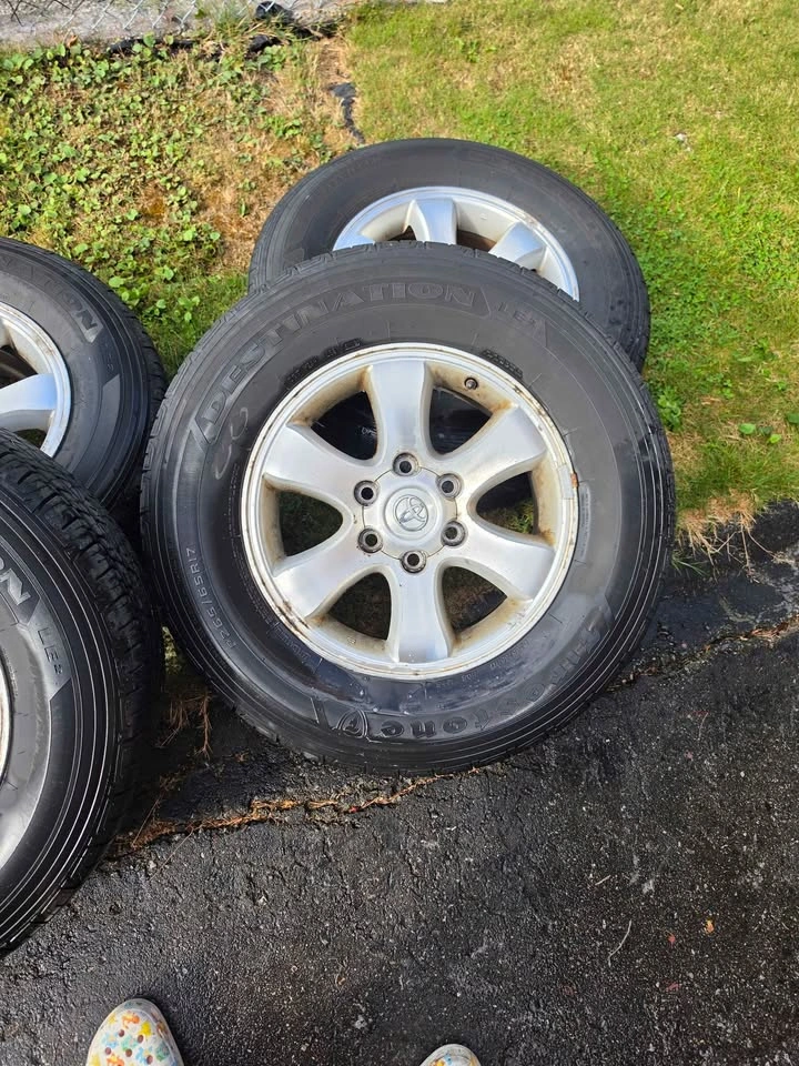 Firestone Destination LE2 P265/65R17 Tires with Toyota Rims - photo 2