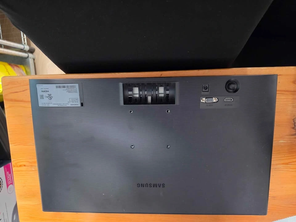 Samsung 24inch monitor without stand - photo 3