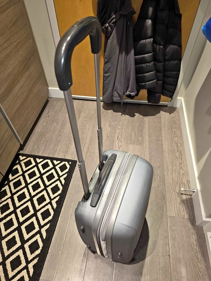 Samsonite Silver Hardshell Carry-On Suitcase – Expandable