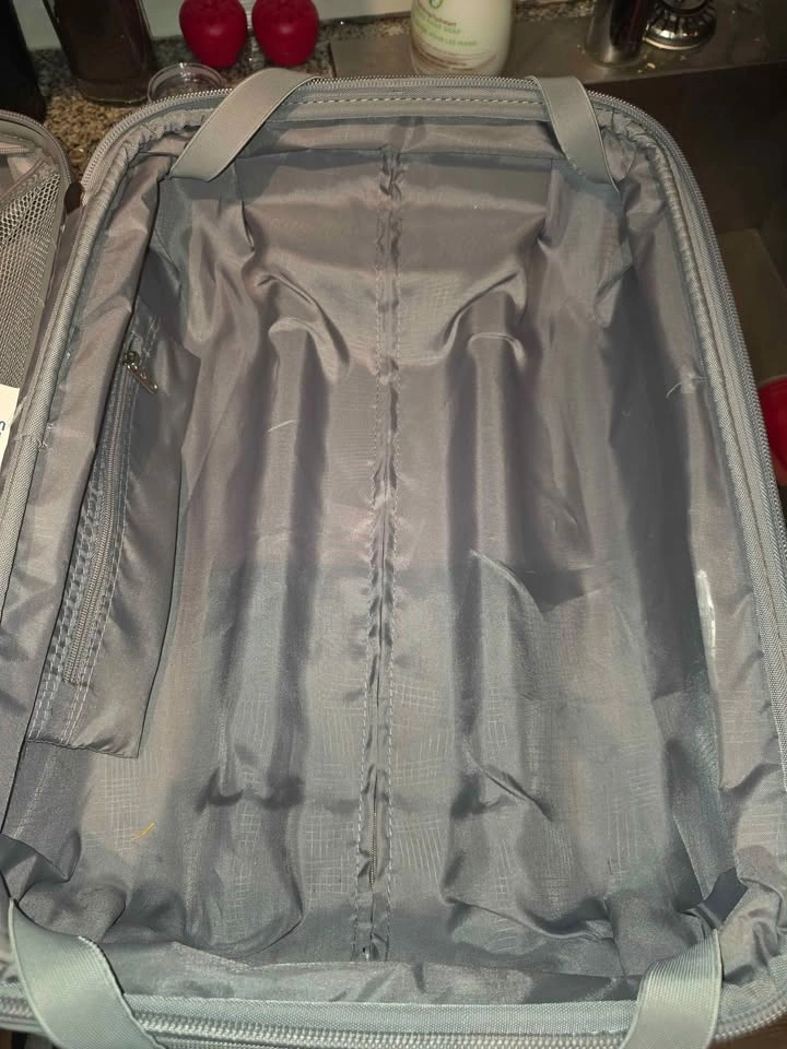 Samsonite Silver Hardshell Carry-On Suitcase – Expandable - photo 5