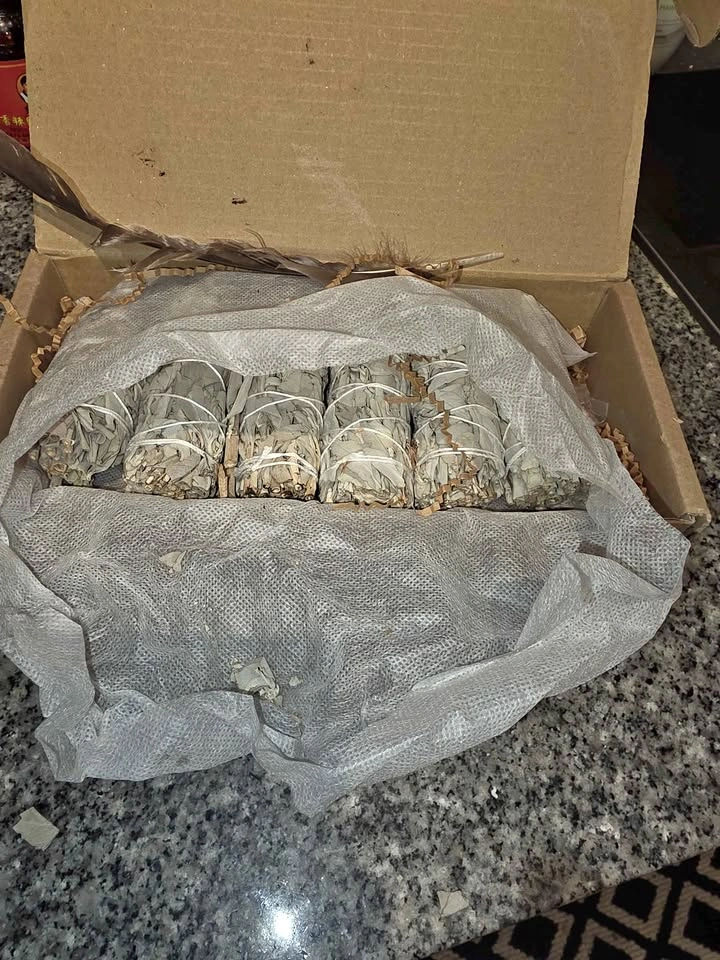 Sarimoire White Sage Smudge Set – 6 Sage Bundles + Feather & San