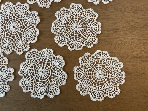 VINTAGE Set of 8 HANDMADE DRINK COASTER DOILIES - photo 2