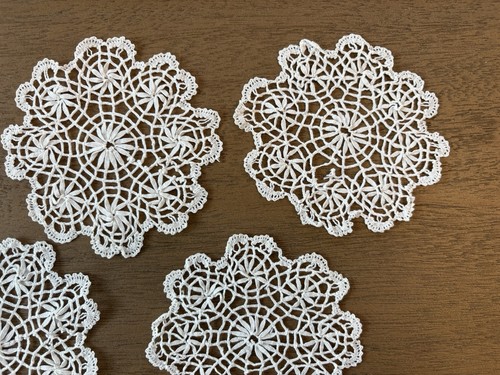 VINTAGE Set of 8 HANDMADE DRINK COASTER DOILIES - photo 5