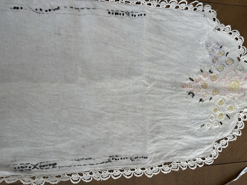 VINTAGE Set of 2 Antique Embroidered Table Top Linens - photo 5