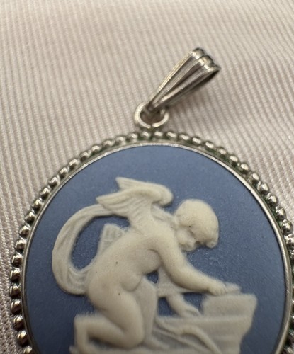 VINTAGE WEDGWOOD JASPERWARE Sterling Silver Cherub Pendant Charm - photo 3