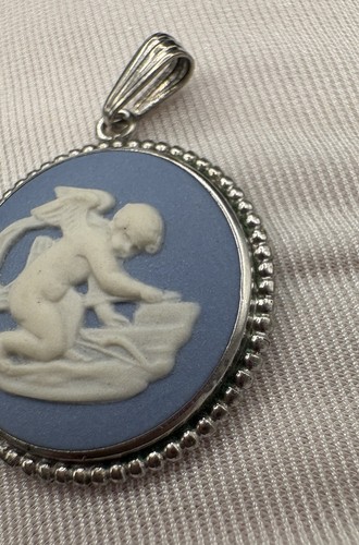 VINTAGE WEDGWOOD JASPERWARE Sterling Silver Cherub Pendant Charm - photo 4