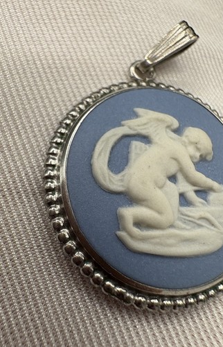 VINTAGE WEDGWOOD JASPERWARE Sterling Silver Cherub Pendant Charm - photo 5