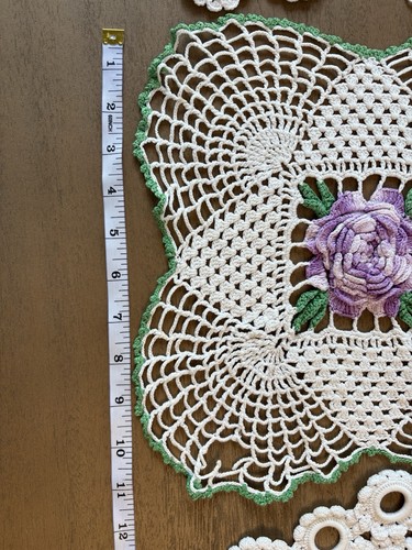 VINTAGE Set of 4 HANDMADE DOILIES, Various Sizes - photo 5