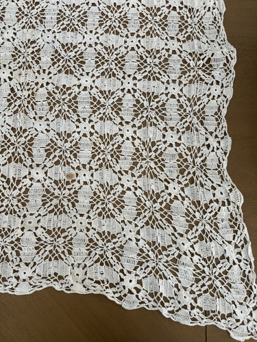 VINTAGE HANDMADE Crocheted Table/Dresser Cover 32”x30” - photo 5