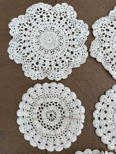 VINTAGE Set of 5 HANDMADE DOILIES, Various Sizes, See Pics - photo 2